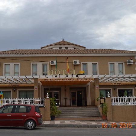 Hotel Poniente Moraleda De Zafayona Екстер'єр фото