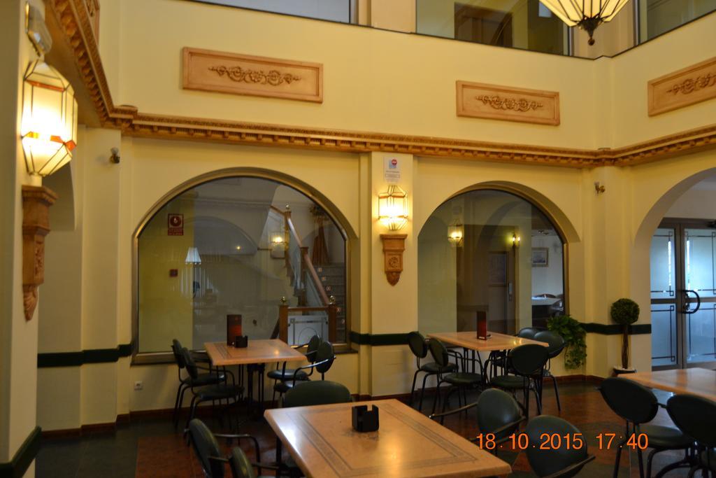 Hotel Poniente Moraleda De Zafayona Екстер'єр фото