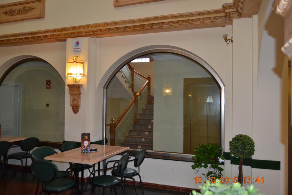 Hotel Poniente Moraleda De Zafayona Екстер'єр фото