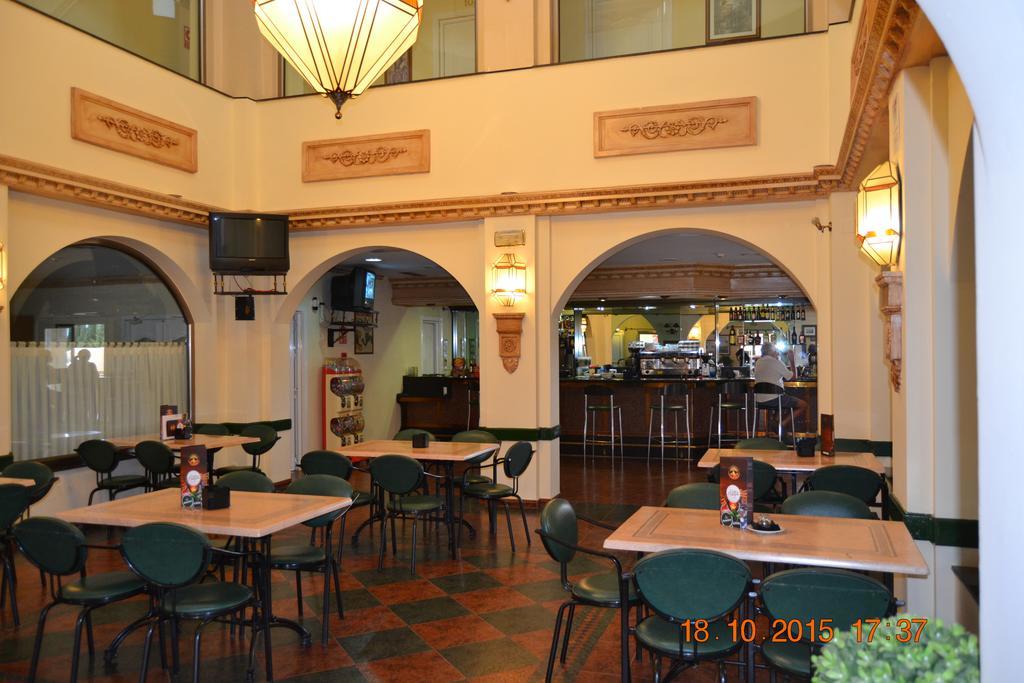 Hotel Poniente Moraleda De Zafayona Екстер'єр фото