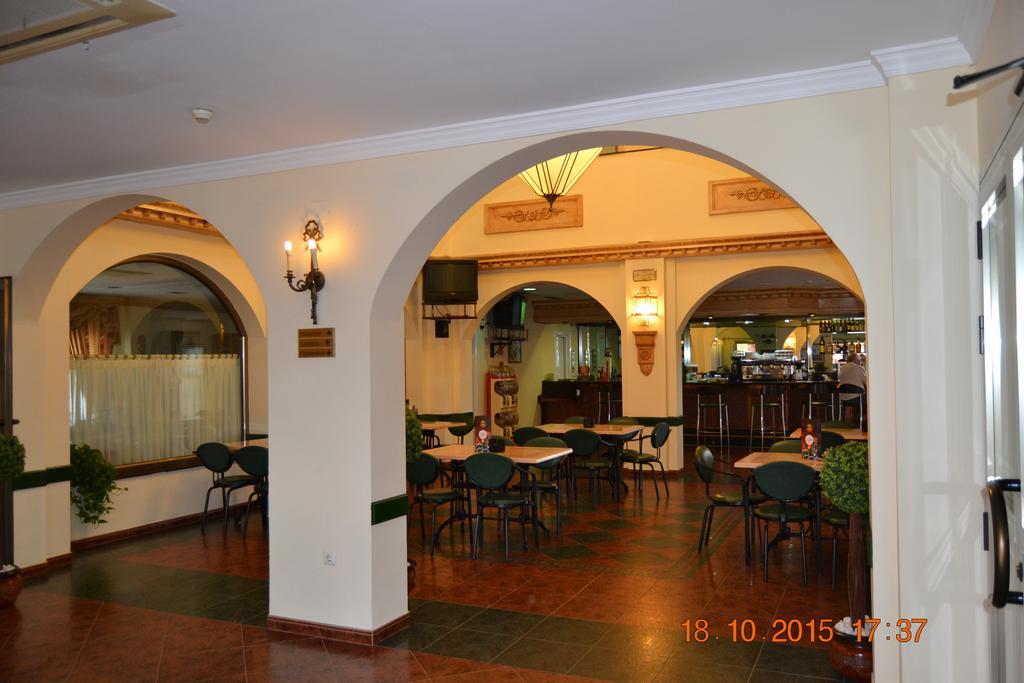 Hotel Poniente Moraleda De Zafayona Екстер'єр фото