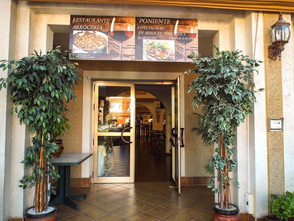 Hotel Poniente Moraleda De Zafayona Екстер'єр фото