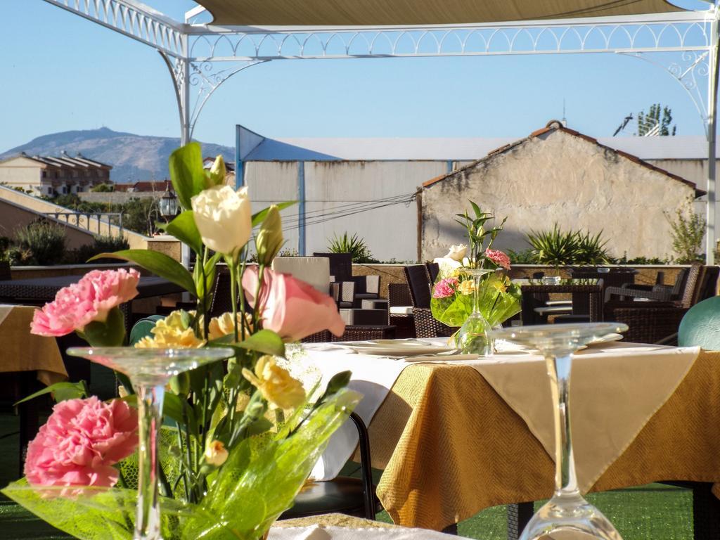 Hotel Poniente Moraleda De Zafayona Екстер'єр фото