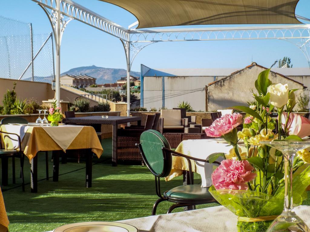 Hotel Poniente Moraleda De Zafayona Екстер'єр фото