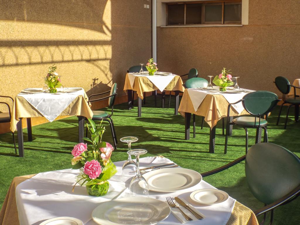 Hotel Poniente Moraleda De Zafayona Екстер'єр фото