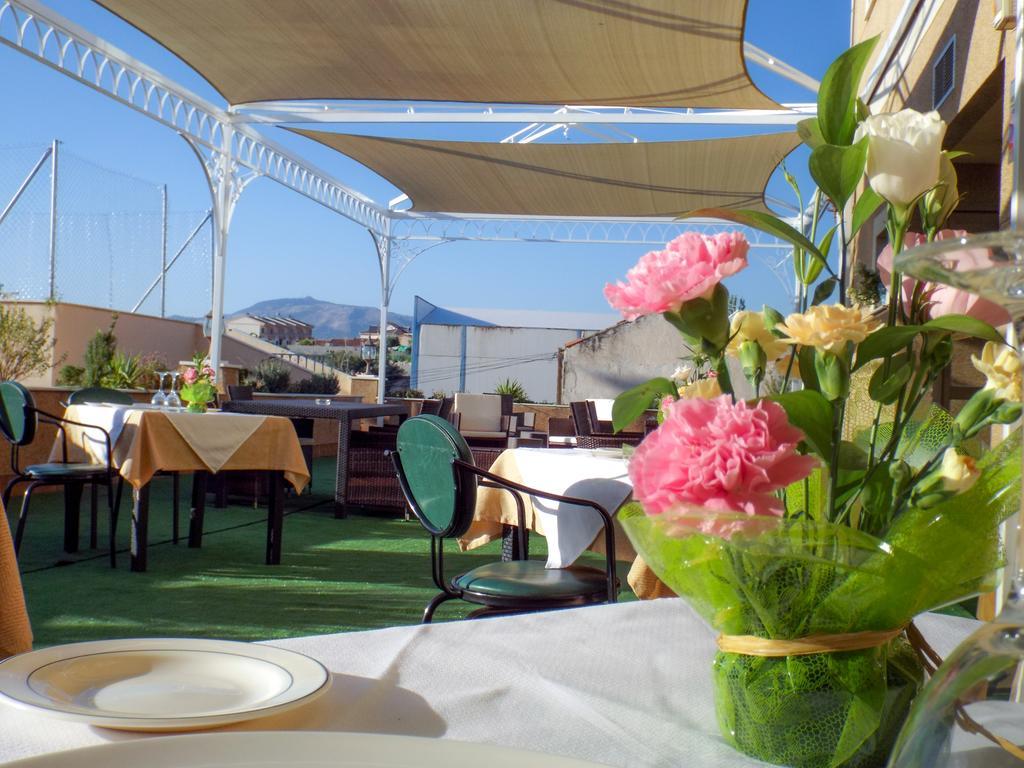 Hotel Poniente Moraleda De Zafayona Екстер'єр фото