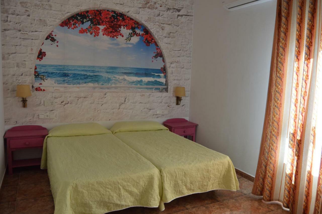 Hotel Poniente Moraleda De Zafayona Екстер'єр фото