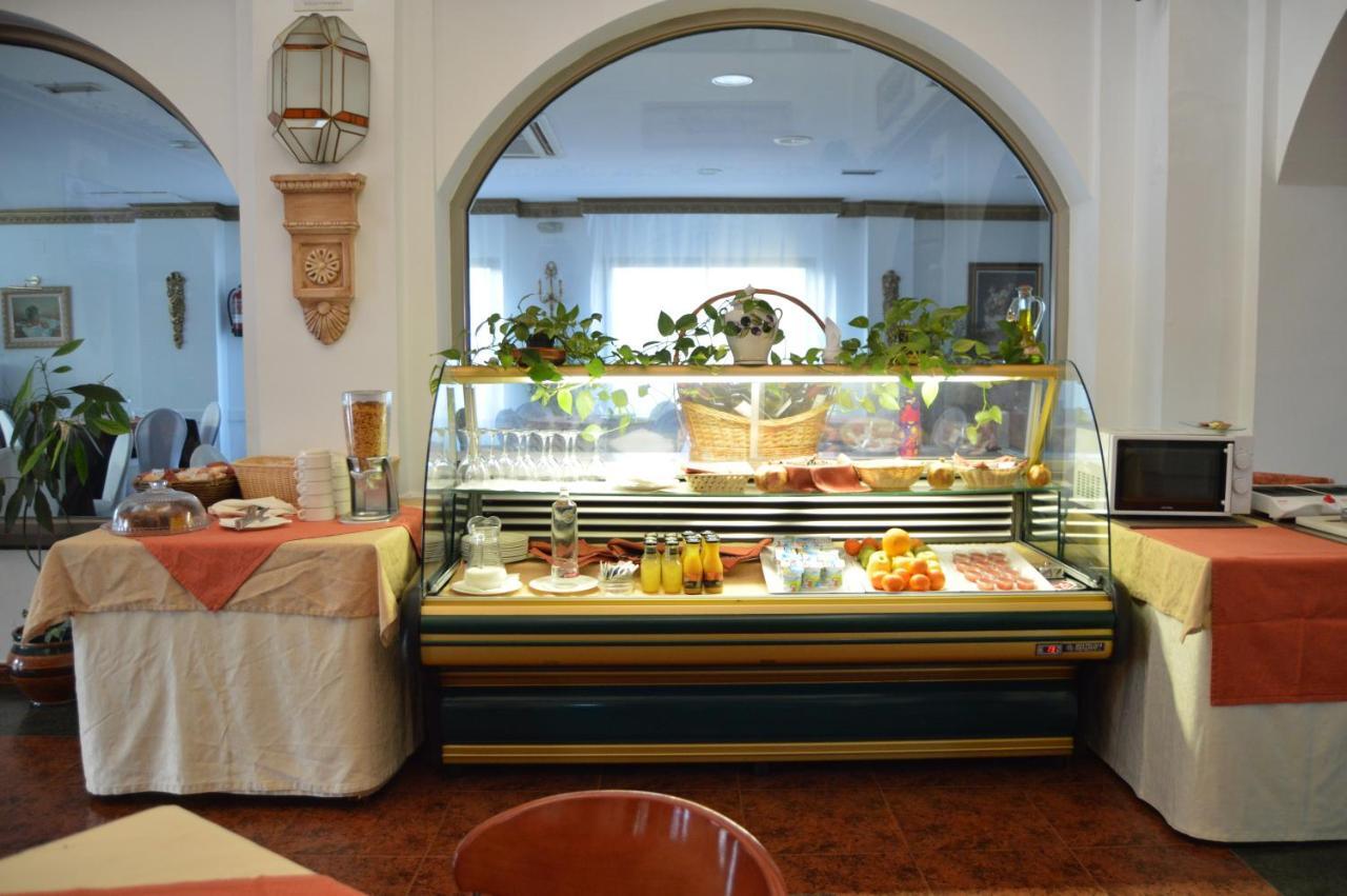 Hotel Poniente Moraleda De Zafayona Екстер'єр фото